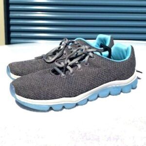 Size: 7 Women's . Athletic or Fashion Ripple Soles Shoes w/ Memory Foam . Avia